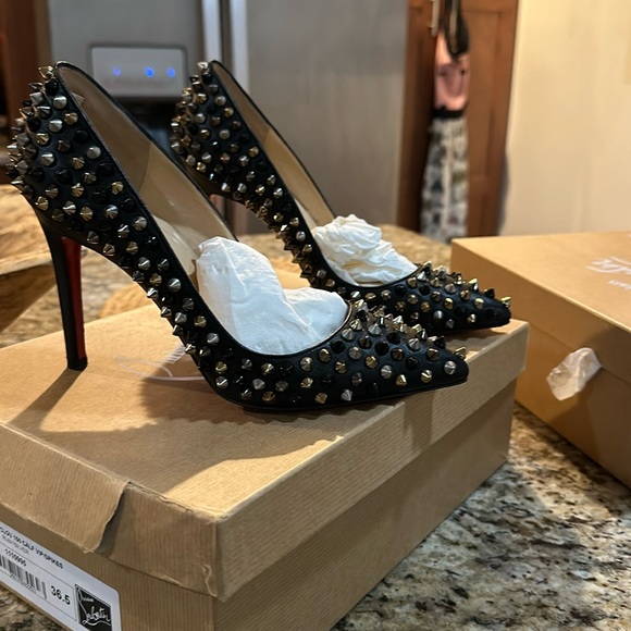 Red bottoms - Picture 1 of 5